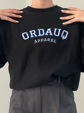 Cargar imagen en el visor de la galería, Champion University Sweatshirt
